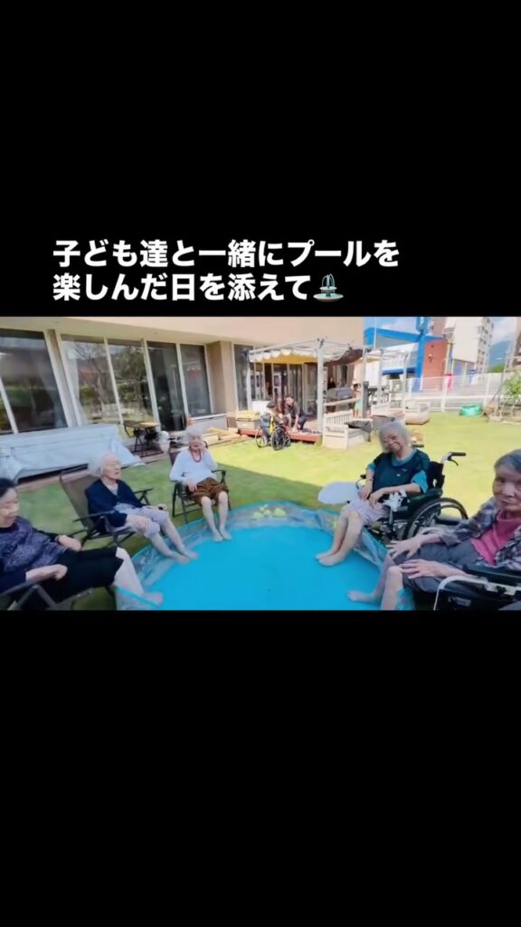 暑い日のプール活動、熱中症に気をつけながら楽しくの様子