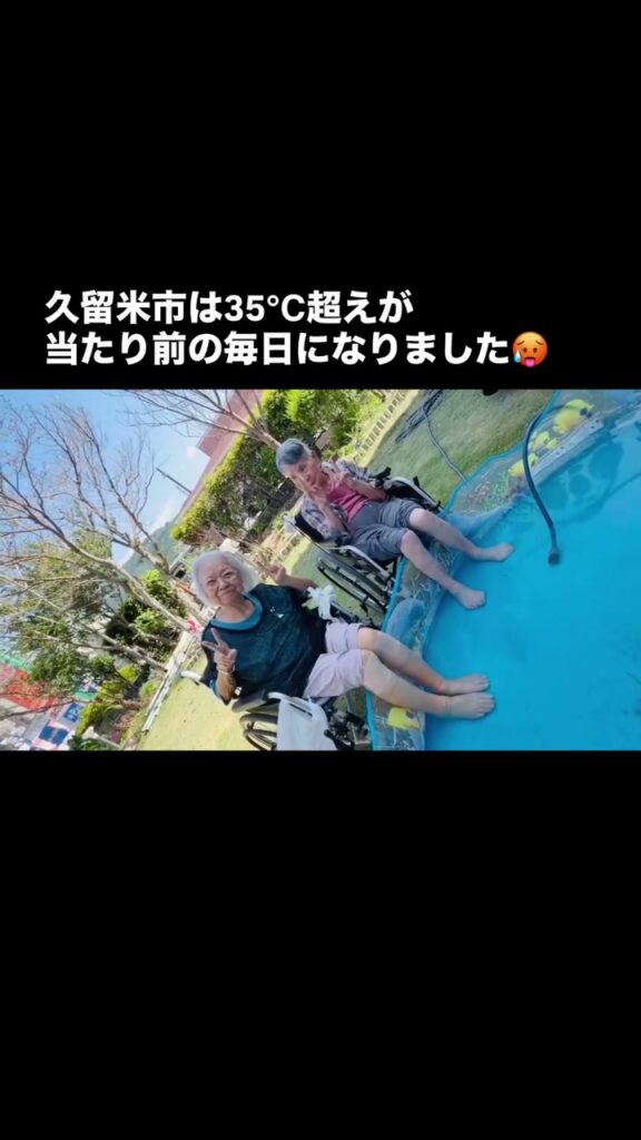暑い日のプール活動、熱中症に気をつけながら楽しくの様子