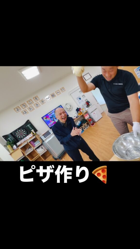 畑のトマトが大活躍、生地から作った手作りピザの写真 1