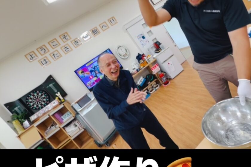 畑のトマトが大活躍、生地から作った手作りピザの写真 1