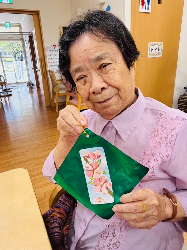 切って、貼って、素敵なしおりが完成しましたの写真 2