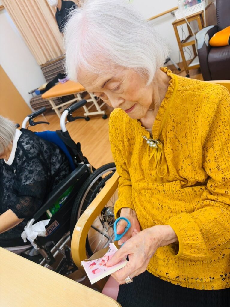 切って、貼って、素敵なしおりが完成しましたの写真 4