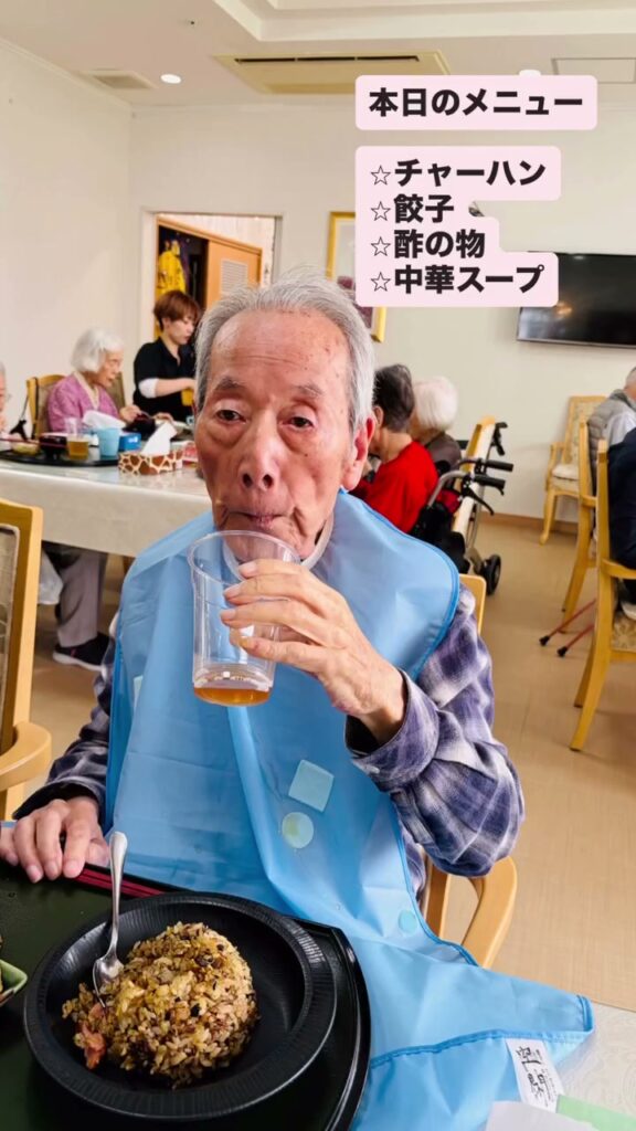 みんなで包んだ餃子と手作り中華|にぎやかな調理レクの一日の様子