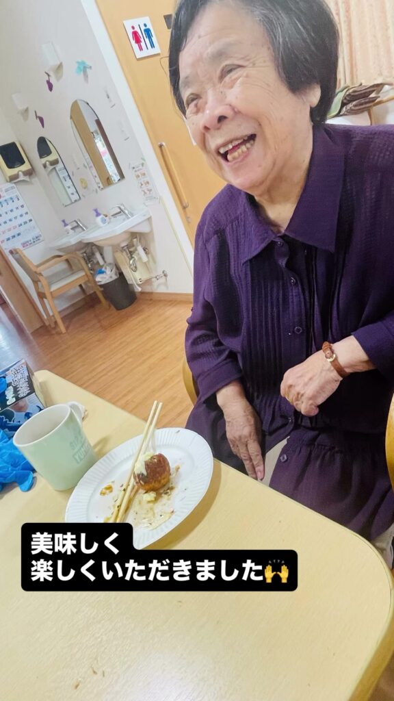 新しい出会いをたこ焼きで歓迎｜笑顔が広がるひとときの様子