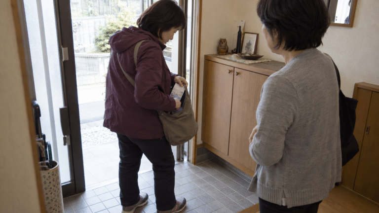 久留米の無料映画会「私がやりました」｜11月13日の入場と託児・車いす席のアイキャッチ画像