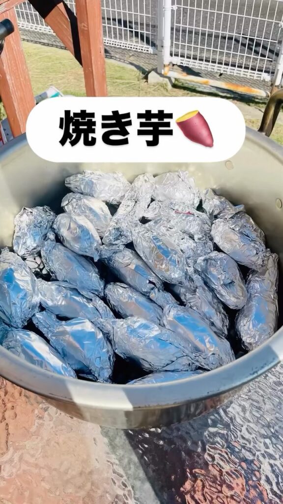 石焼き芋の季節がやってきました|火を囲み、じゃんけんも大盛り上がりの写真 1