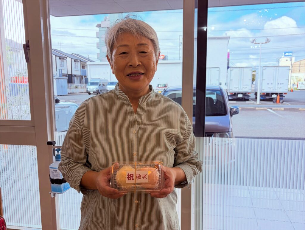 敬老会のひととき|お祝いの食事とゲームを楽しみましたの写真 2